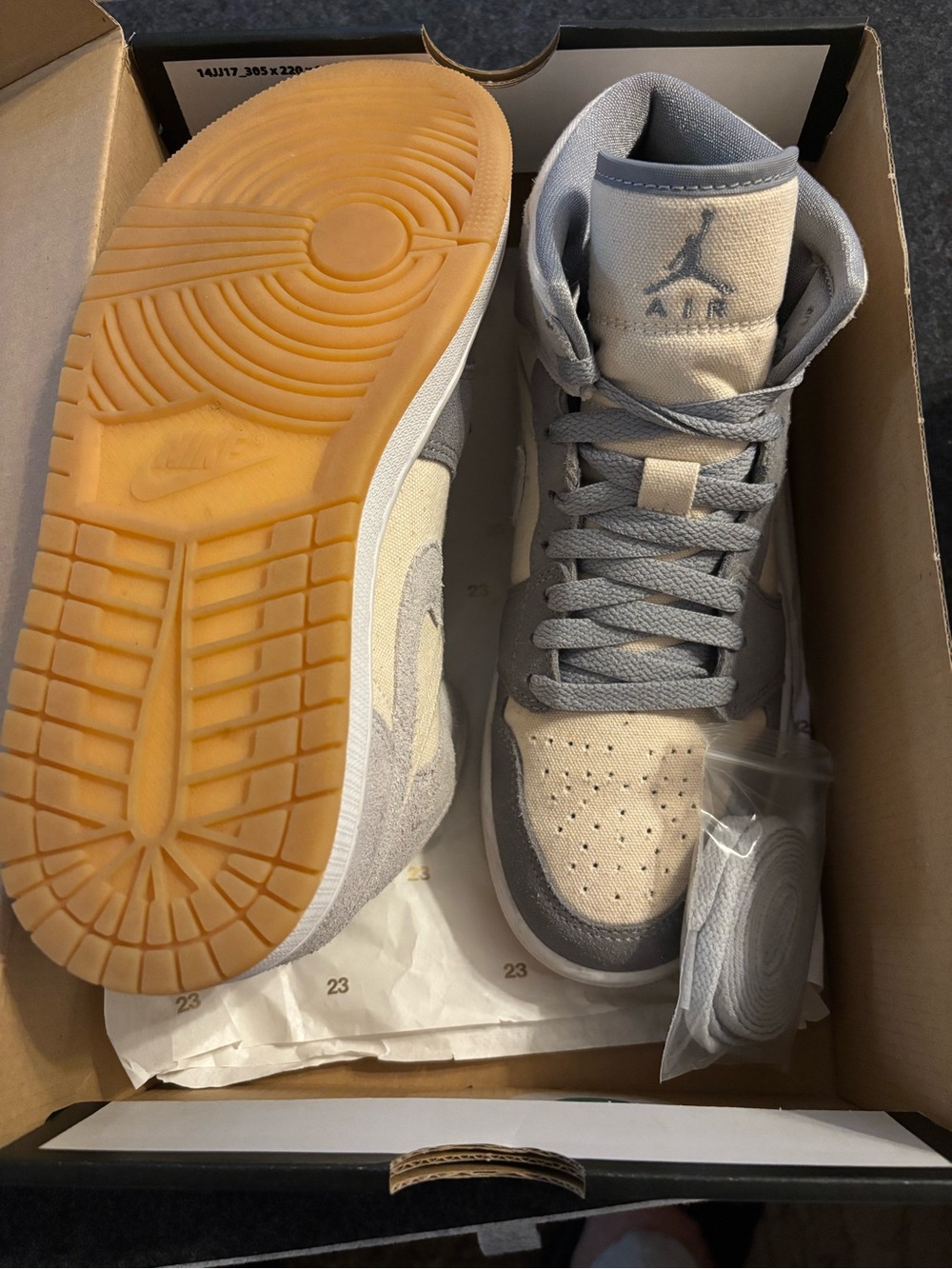Air Jordan 1 Mid SE Men’s Sneakers in Particle Beige & Grey - Picture 4 of 7